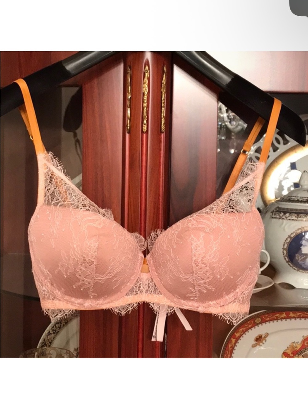 Victoria’s Secret Floral Lace Overlay Lined Plunge Underwire Satin Bra Sz.32D
